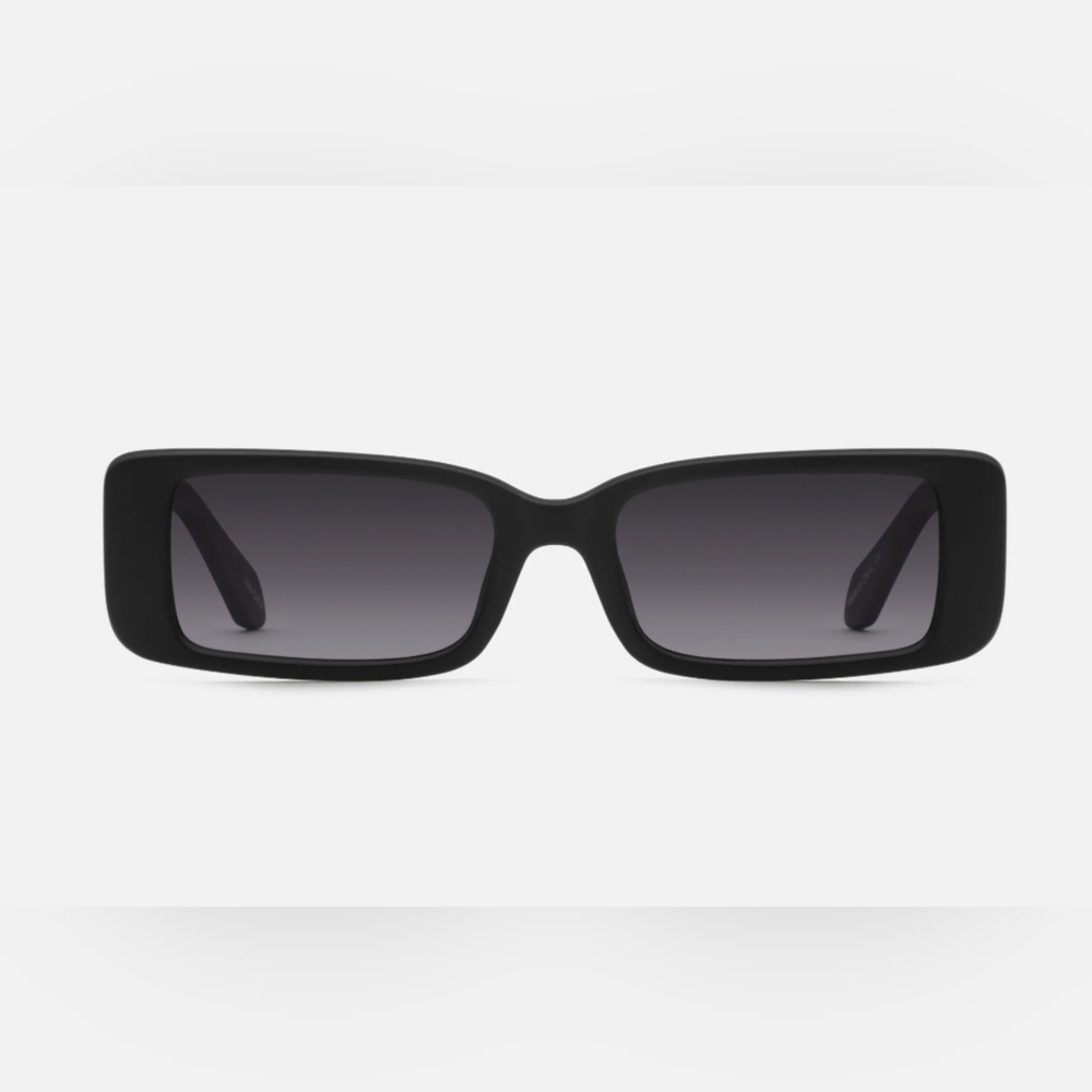 Quay ART SCHOOL Matte Black Frame / Smoke Lens sunglasses new